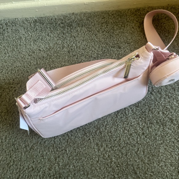 NWT lululemon crossbody bag with nano pouch - Picture 4 of 5